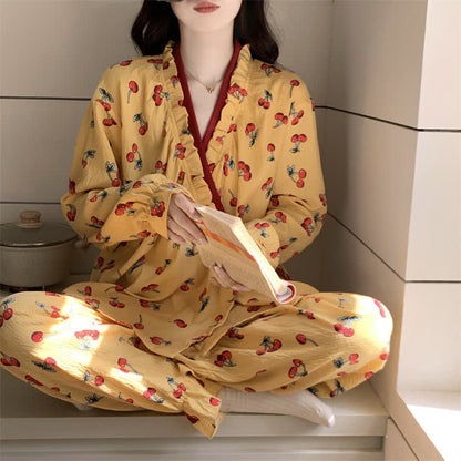 Pyjama-Set mit Rüschenkragen und Kirschmuster - image 1