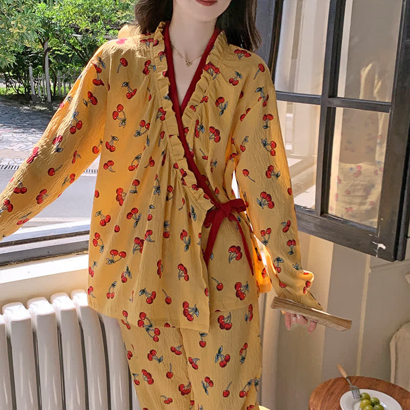 Pyjama-Set mit Rüschenkragen und Kirschmuster - image 2
