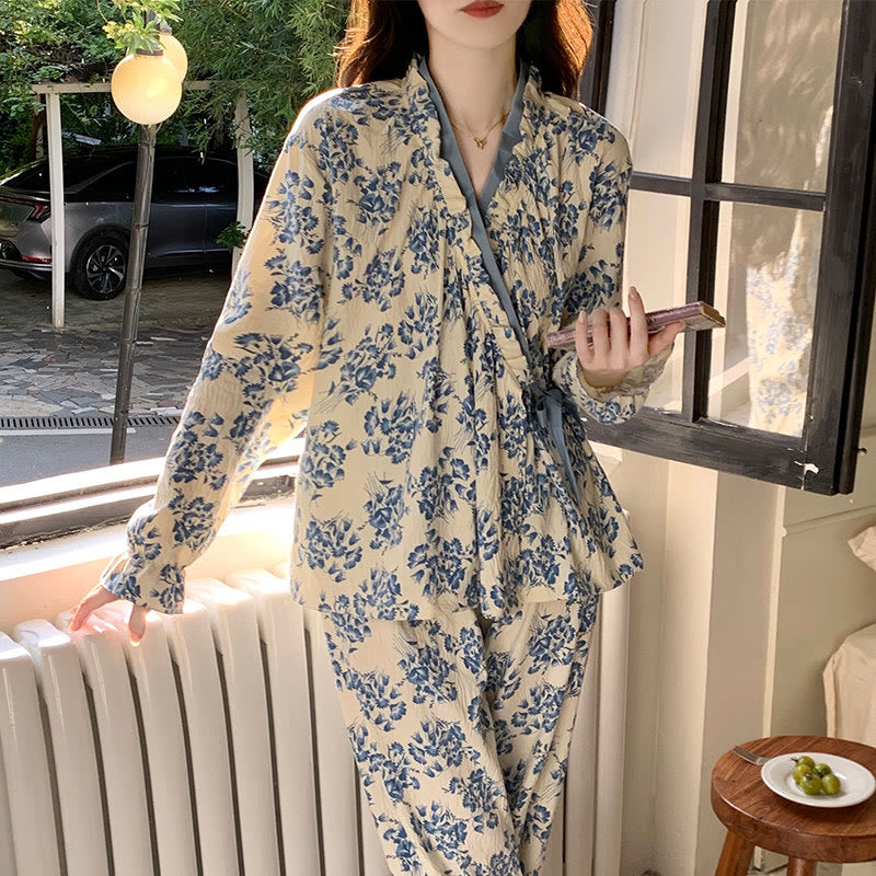 Blauer Pyjama-Set mit Rüschenkragen und Blumenmuster - image 3