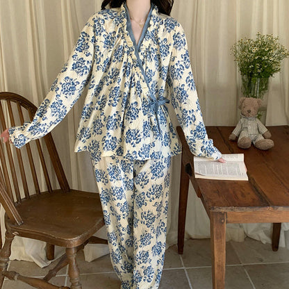 Blauer Pyjama-Set mit Rüschenkragen und Blumenmuster - image 2