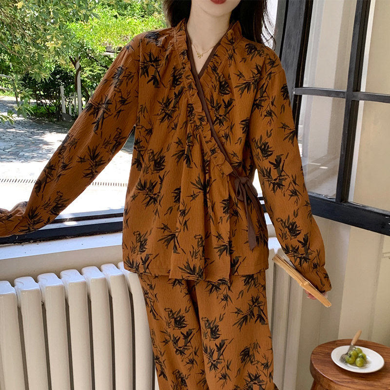 Pyjama-Set mit Rüschenkragen und Blättermuster - image 7
