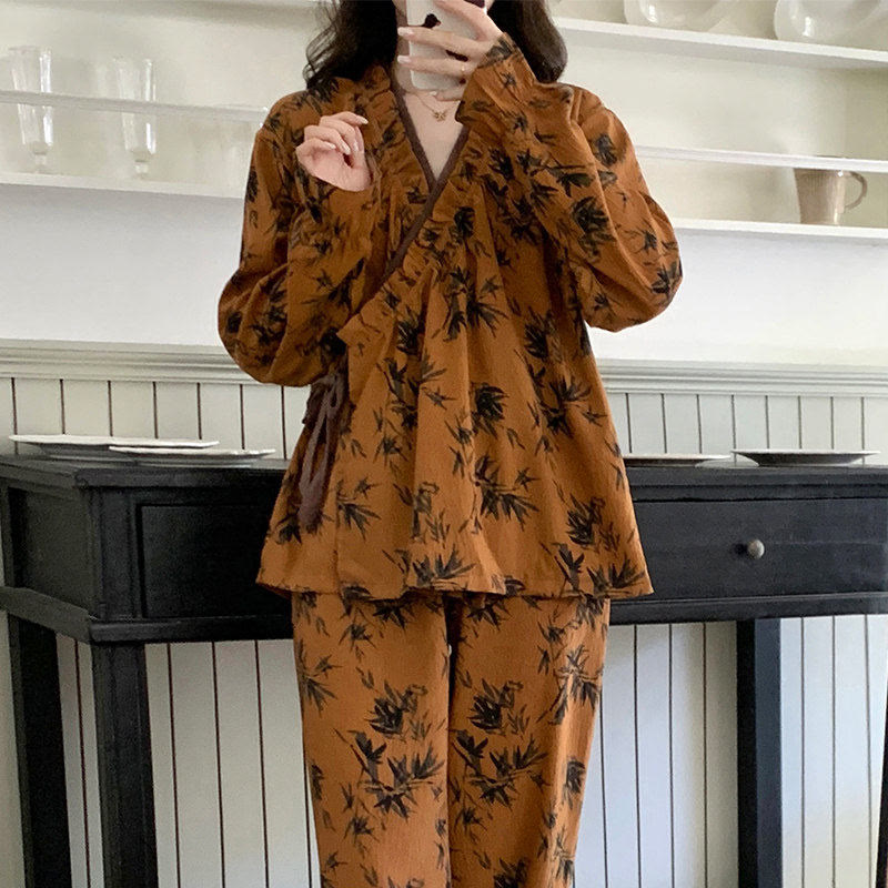 Pyjama-Set mit Rüschenkragen und Blättermuster - image 3