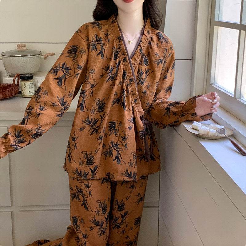 Pyjama-Set mit Rüschenkragen und Blättermuster - image 4