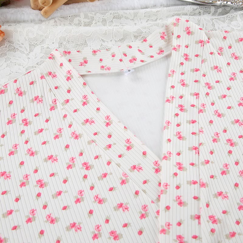 Pyjama-Bademantel aus Strick mit Blumenmuster und Rüschen - image 8