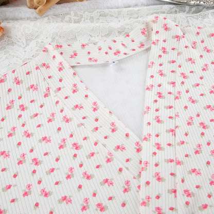Pyjama-Bademantel aus Strick mit Blumenmuster und Rüschen - image 8