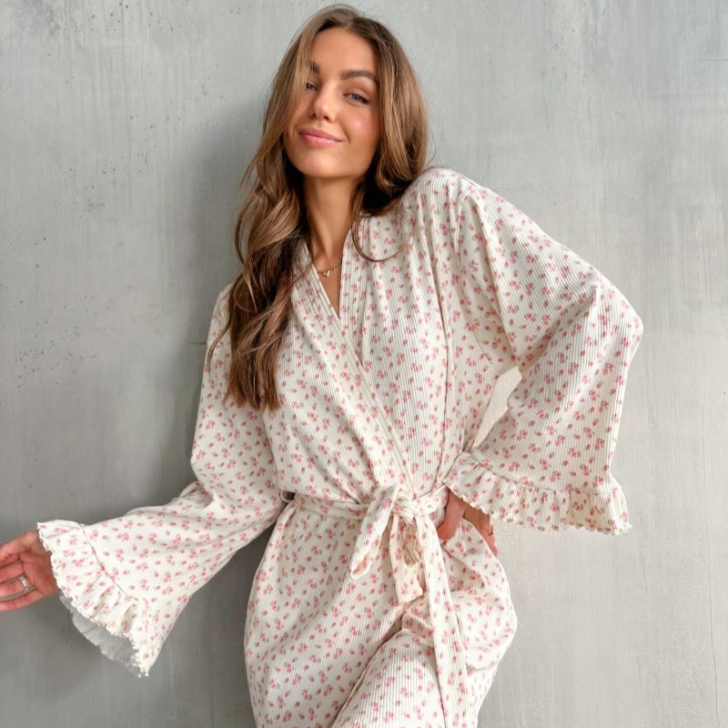 Pyjama-Bademantel aus Strick mit Blumenmuster und Rüschen - image 4