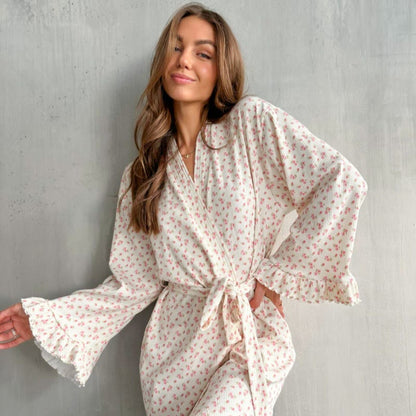 Pyjama-Bademantel aus Strick mit Blumenmuster und Rüschen - image 4