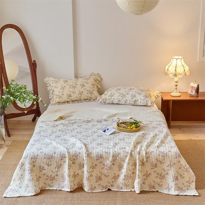 Steppdecke aus Baumwollgaze mit floralem Waffelmuster - image 1