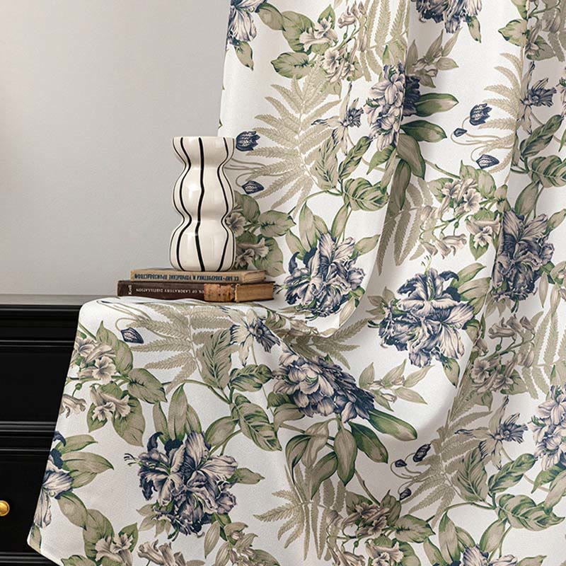 Vorhang im Landhausstil mit Blumen- und Blättermuster - image 1