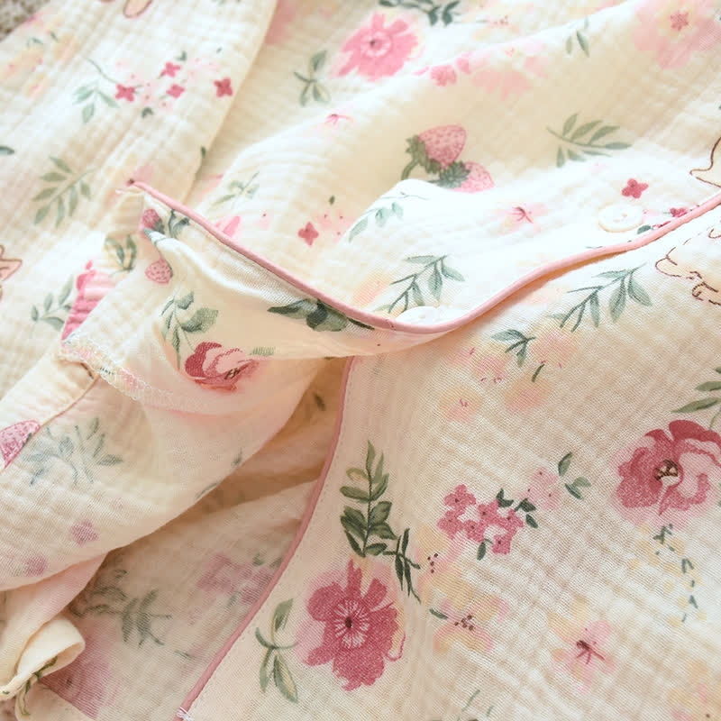 Pyjamaoberteil aus Baumwollgaze mit Blumen- und Hasenmuster - image 7