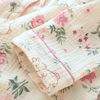 Pyjamaoberteil aus Baumwollgaze mit Blumen- und Hasenmuster - image 6