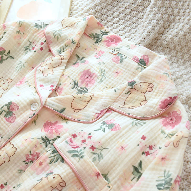 Pyjamaoberteil aus Baumwollgaze mit Blumen- und Hasenmuster - image 2