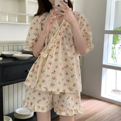 Pyjama im Landhausstil mit Blumenmuster und Rüschenärmeln - image 1