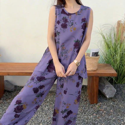 Lila geblümter Pyjama mit Tanktop und Hose - image 3