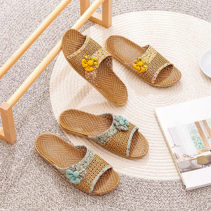 Hausschuhe aus Rattan und Stroh mit Blumenmuster - image 1
