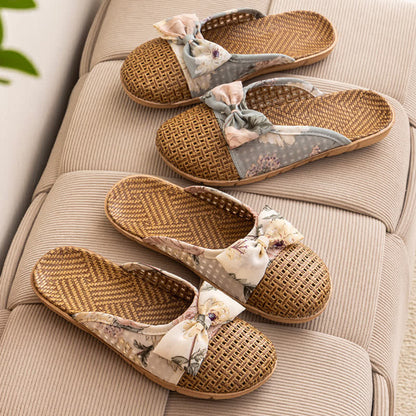 Vintage-Hausschuhe aus Rattan mit floralem Muster - image 3