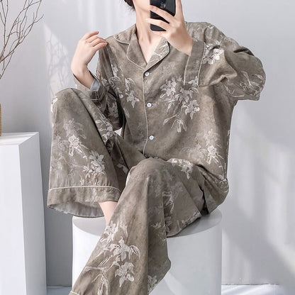 Elegantes Pyjama-Set mit Lilienmuster - image 0