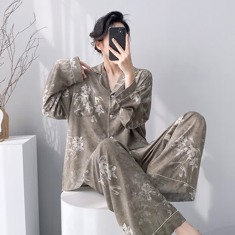 Elegantes Pyjama-Set mit Lilienmuster - image 1