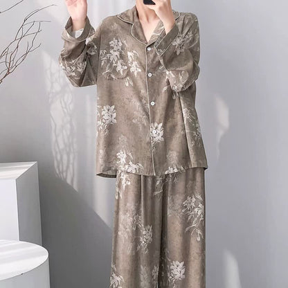 Elegantes Pyjama-Set mit Lilienmuster - image 3