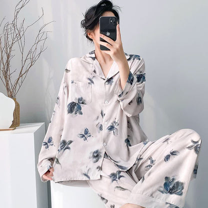 Pyjama-Set mit Blumenmuster und Schmetterlingen (Tinte Wash) - image 1