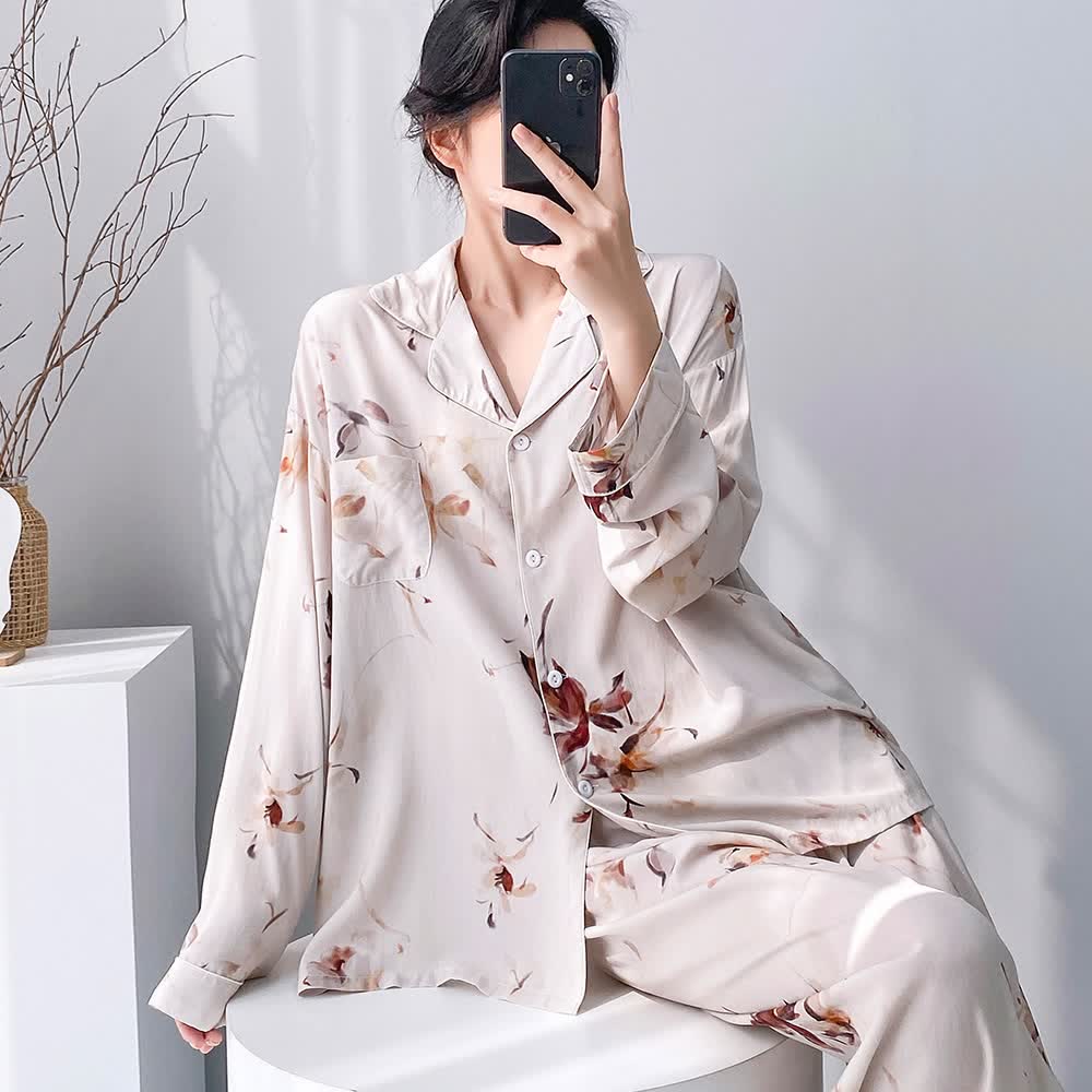 Pyjama-Set im künstlerischen Blumenstil - image 1