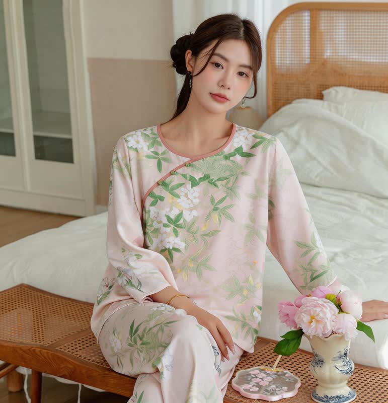Pyjama-Set mit orientalischem Blumen- und Blättermuster - image 2