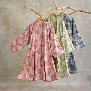 Eleganter Kimono aus Baumwollgaze mit Blumenmuster - image 0