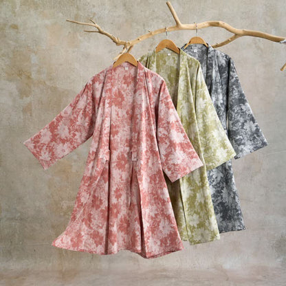 Eleganter Kimono aus Baumwollgaze mit Blumenmuster - image 0