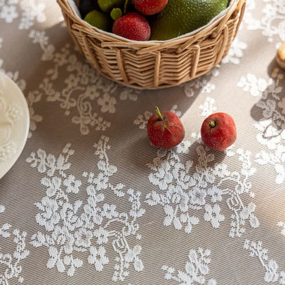 Tischdecke mit floralem Jacquard-Spitzenmuster und Muschelkante - image 8