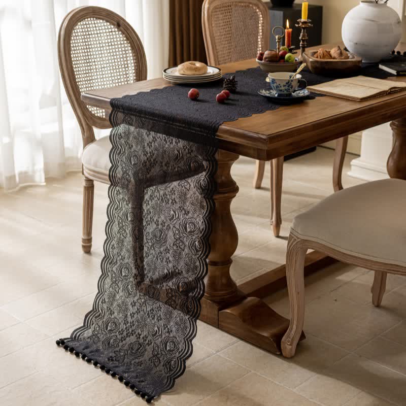 Tischläufer mit Rosenjacquard-Spitze und Quasten - image 6
