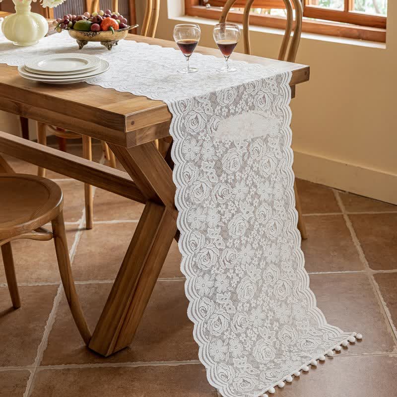 Tischläufer mit Rosenjacquard-Spitze und Quasten - image 3