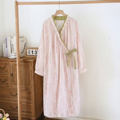 Kimono-Nachthemd aus Baumwollgaze mit kleinem Blumenmuster - image 1