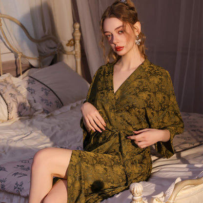 Künstlerisch inspirierter Jacquard-Bademantel mit 3/4-Ärmeln - image 2
