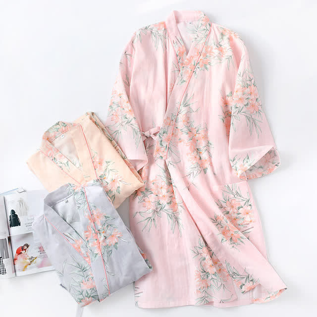 Kimono-Bademantel aus rosa Baumwollgaze mit Blumenmuster - image 0