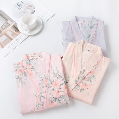 Kimono-Bademantel aus rosa Baumwollgaze mit Blumenmuster - image 1