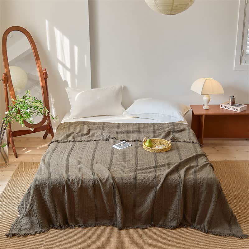 Steppdecke in Waffelpiqué-Optik mit Quastenfransen - Braun - Königin - image 3