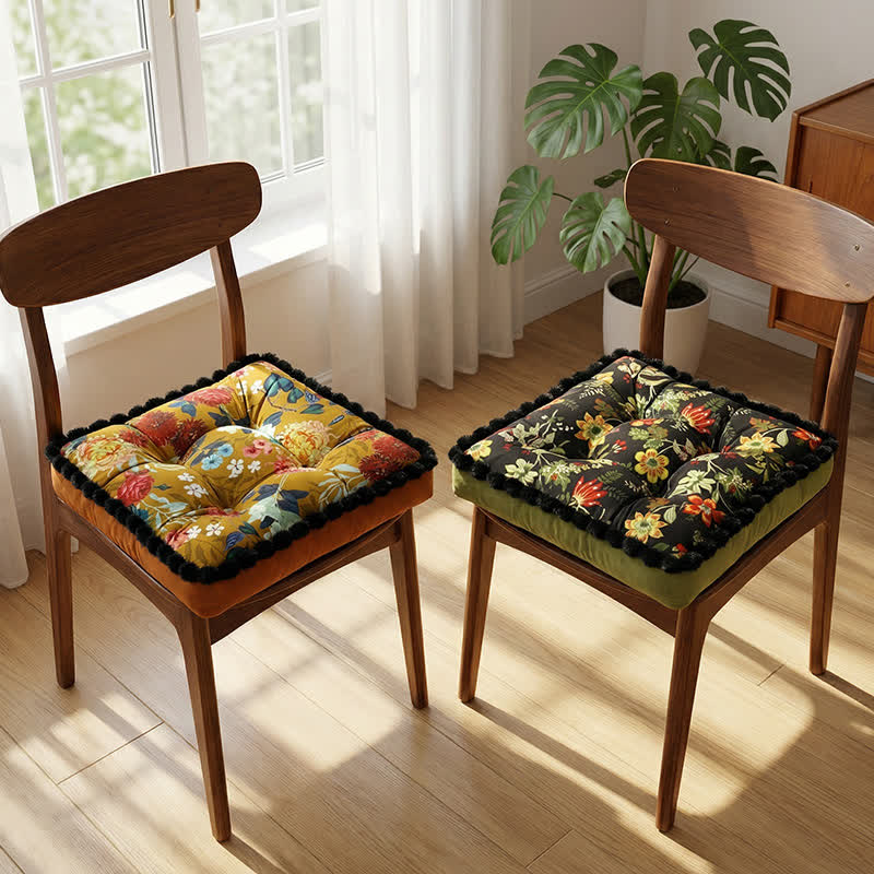 Vintage-Sitzkissen mit Blumenmuster und Pomponborte - image 1