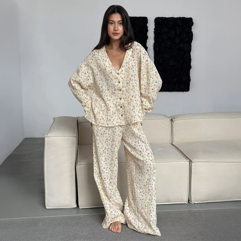 Baumwoll-Pyjama-Set mit V-Ausschnitt und Blumenmuster - image 1