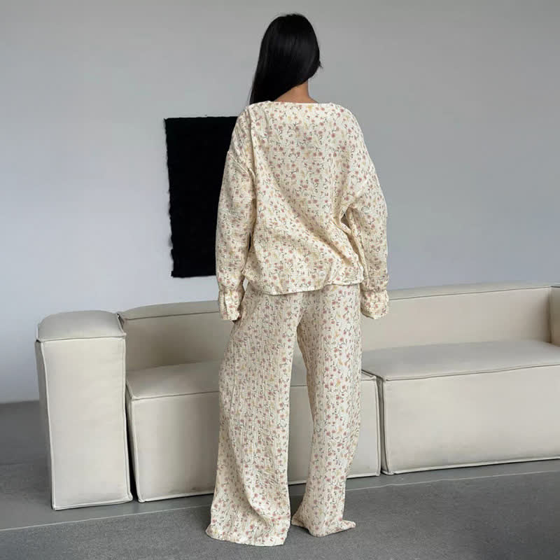 Baumwoll-Pyjama-Set mit V-Ausschnitt und Blumenmuster - image 3