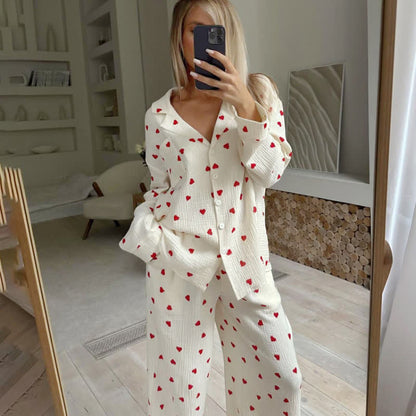 Pyjama-Set aus Baumwolle mit rotem Herzmuster - image 3