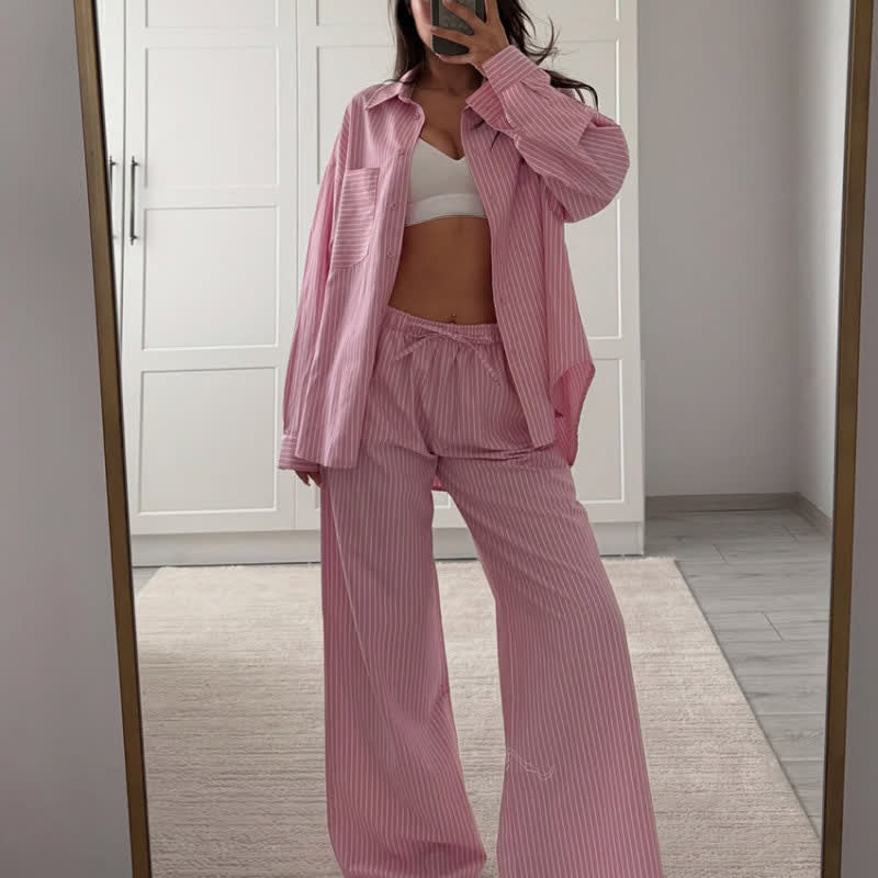 Klassisches Pyjama-Set mit vertikalen Streifen - image 1