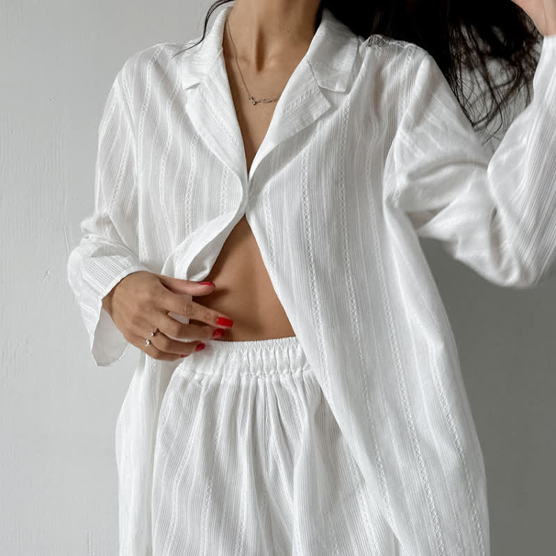 Gestreifter Pyjama im minimalistischen Stil - image 4