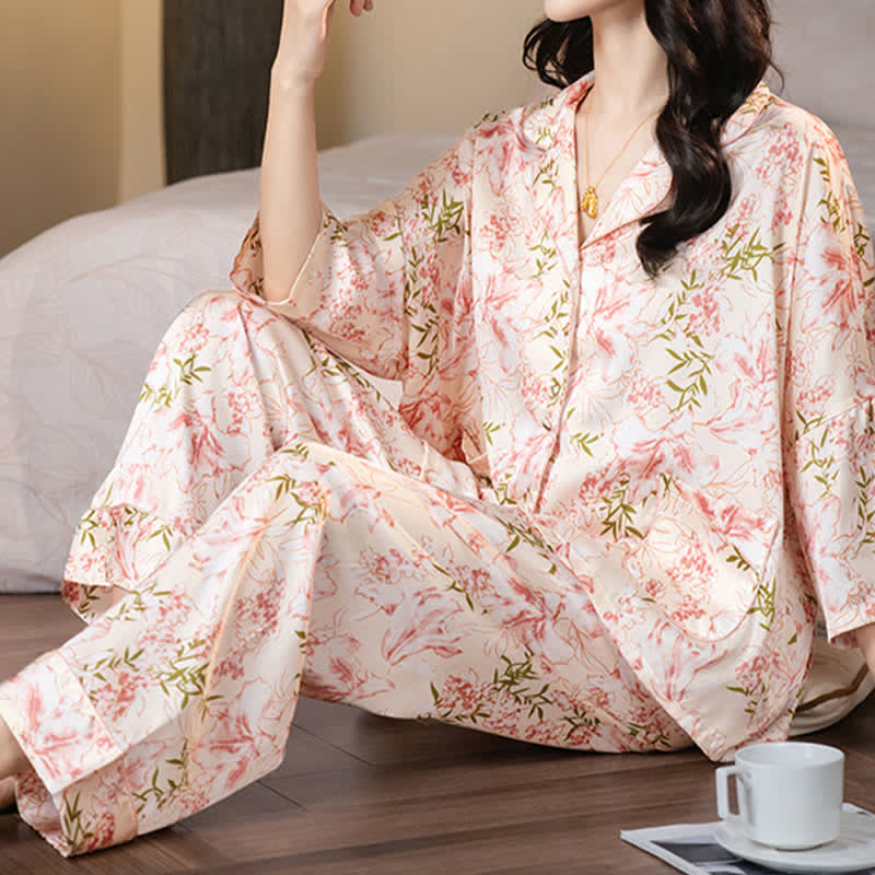 Rustikales rosa Pyjama-Set mit Blumen- und Blättermuster - image 2