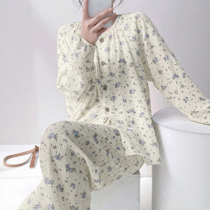 Grauer Pyjama aus doppellagigem Baumwollgewebe mit zartem Blumenmuster - image 2