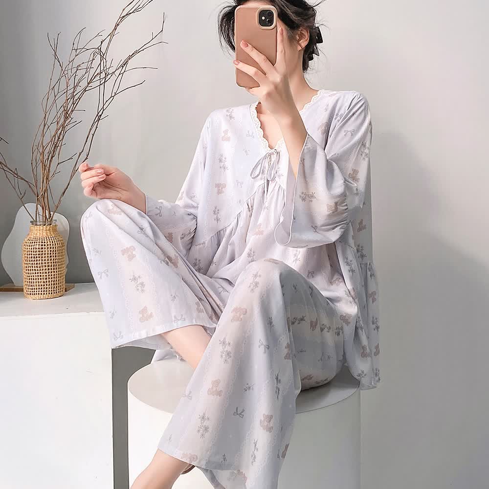 Pyjama-Set mit Blumenmuster und Schleife, V-Ausschnitt und Spitzenbesatz - image 4