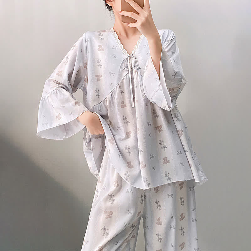 Pyjama-Set mit Blumenmuster und Schleife, V-Ausschnitt und Spitzenbesatz - image 1