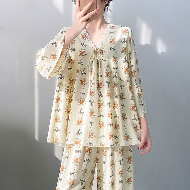 Rustikaler Pyjama mit Blumen- und Schleifenbesatz - image 1
