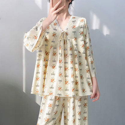Rustikaler Pyjama mit Blumen- und Schleifenbesatz - image 1