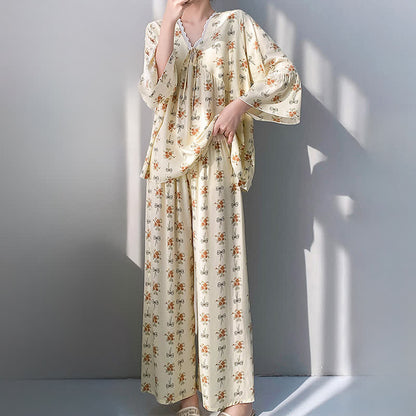 Rustikaler Pyjama mit Blumen- und Schleifenbesatz - image 3
