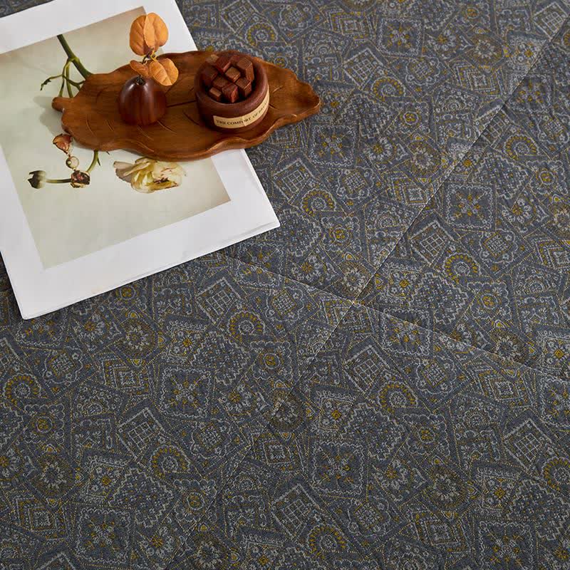 Baumwollgaze-Jacquard-Steppdecke mit dezentem Muster - image 8